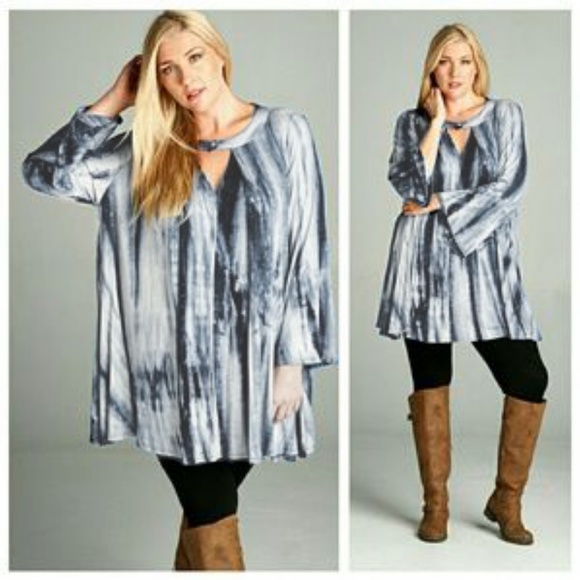 Blue And White Top With V-Kehole Neck - Picture 2 of 2